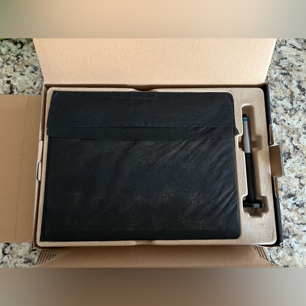 NEW!! Wacom Intuos Creative Pen & Touch Tablet - CTH680 - Picture 3 of 7